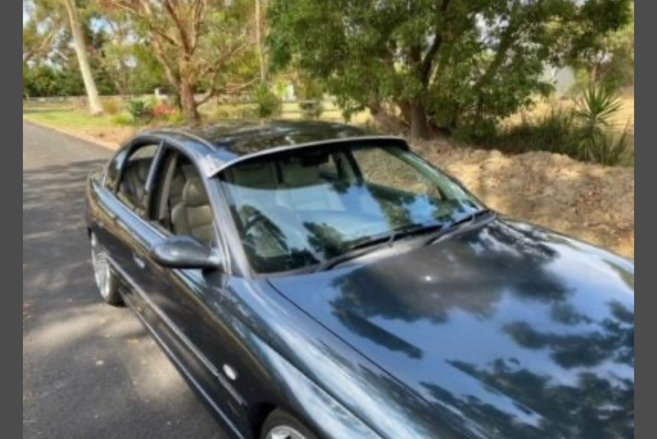 Holden Commodore VY-VZ 4dr Sedan & Wagon Solid Windscreen Sunvisor